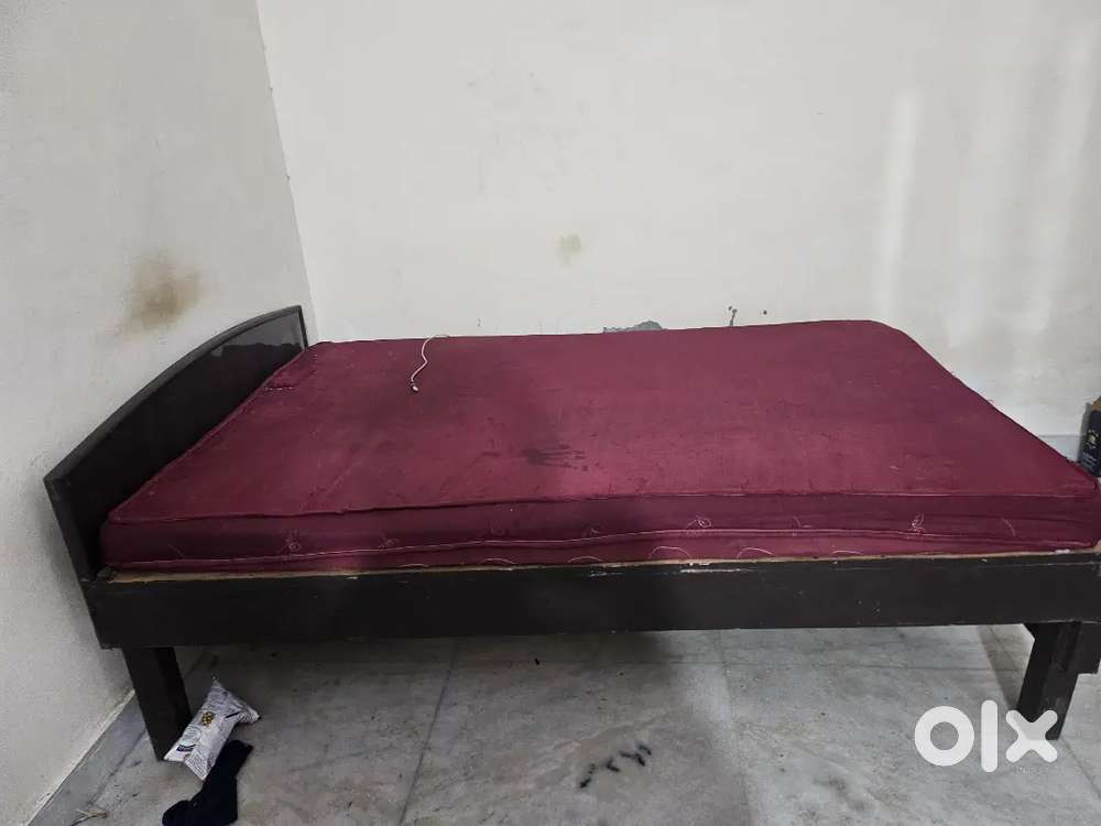4 6 Bed Used Furniture for sale in Indraprastha Extension OLX