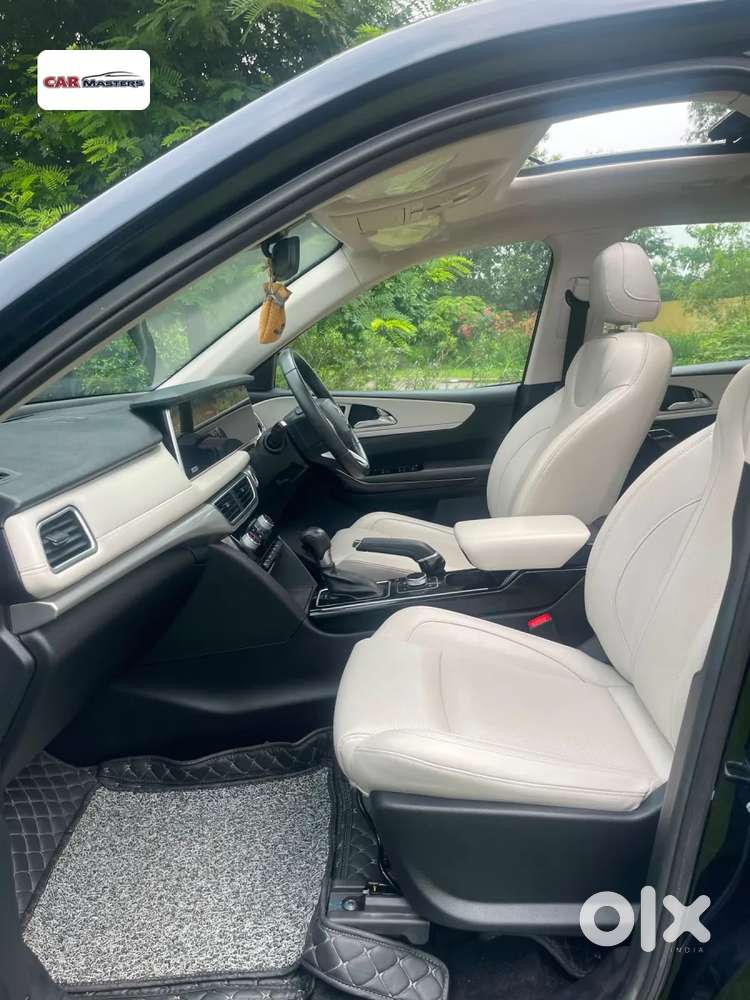Mahindra Xuv700 Ax7 Luxury Pack Awd, 2024, Petrol