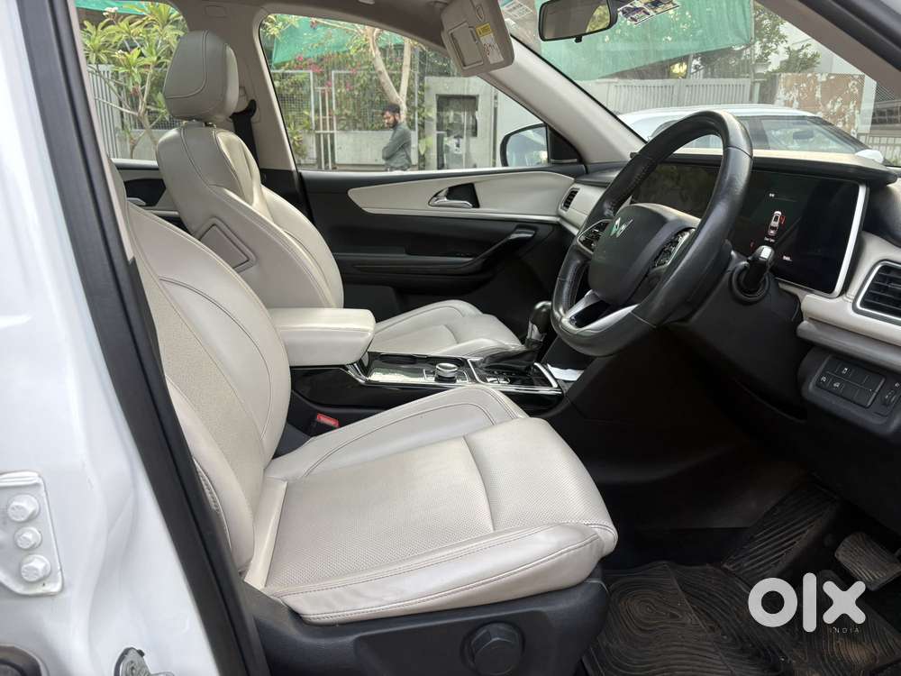 Mahindra Xuv700 2.2 Ax 7 Diesel At Luxury Pack Str Awd, 2022, Diesel
