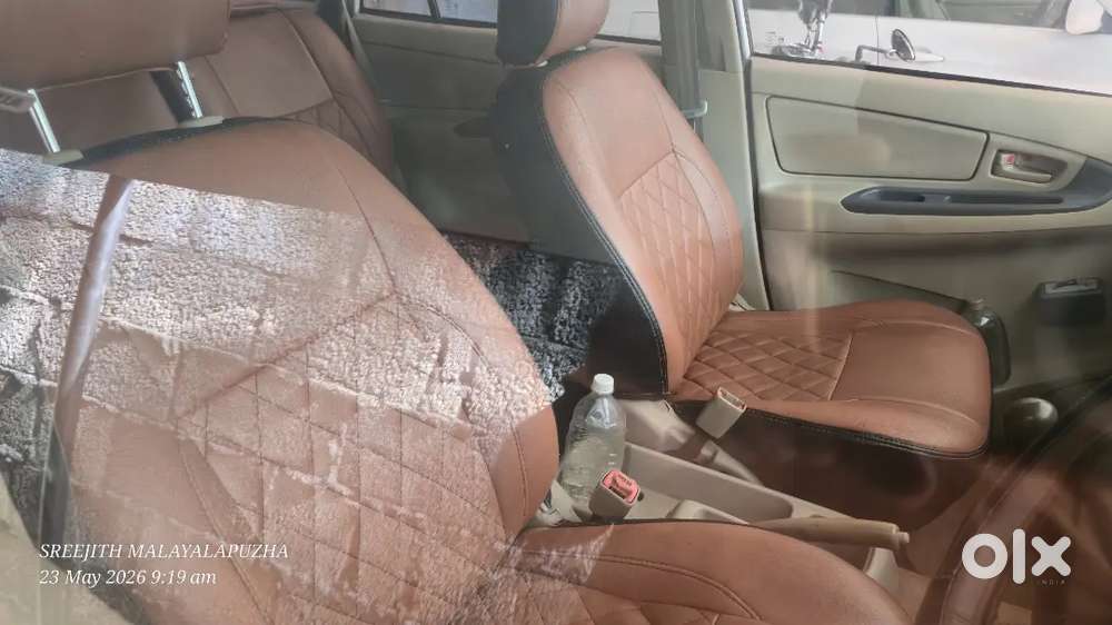 Innova 8 Seater Central Ac