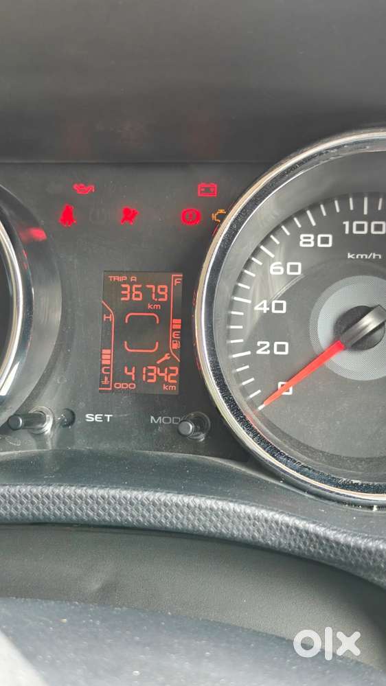 Mahindra Tuv 300 T10, 2018, Diesel