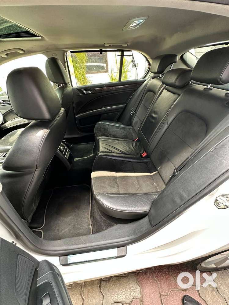 Skoda Superb 2015 Petrol 95000 Km Driven