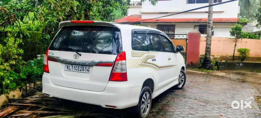Toyota Innova 2015