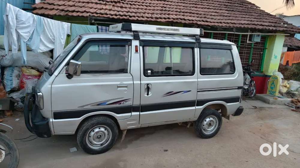 2012model Good condition reverse camera led Tv and woofer