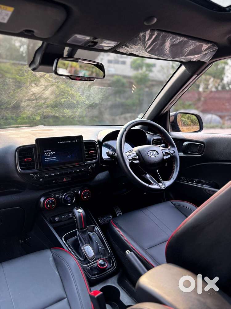 Hyundai Venue 1.0 Sx (o) Turbo Dual Tone, 2025, Petrol