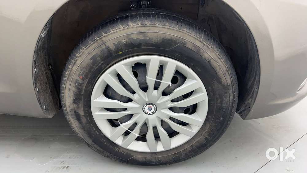 Maruti Suzuki Swift Dzire 1.3 Vxi, 2015, Petrol