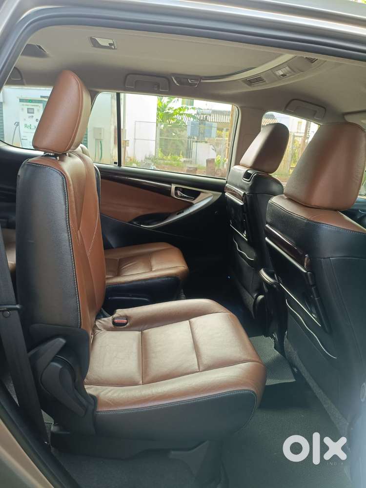 Toyota Innova Crysta 2.8 Zx At 7 Seater, 2016, Diesel