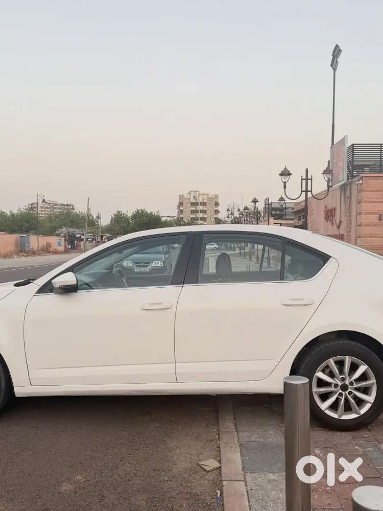 2015 Skoda Octavia 2.0 Tdi Ambition | 93,000 Km | 2nd Owner | Vip No.