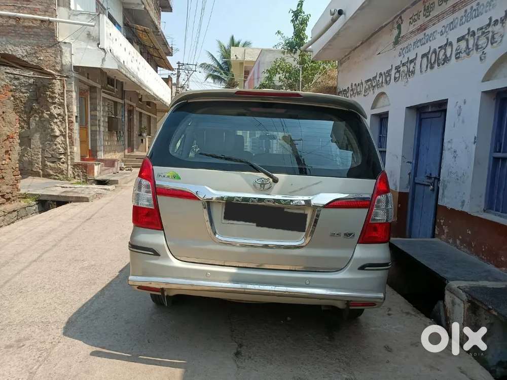 Toyota Innova 2015 Diesel Well Maintained With Company Service