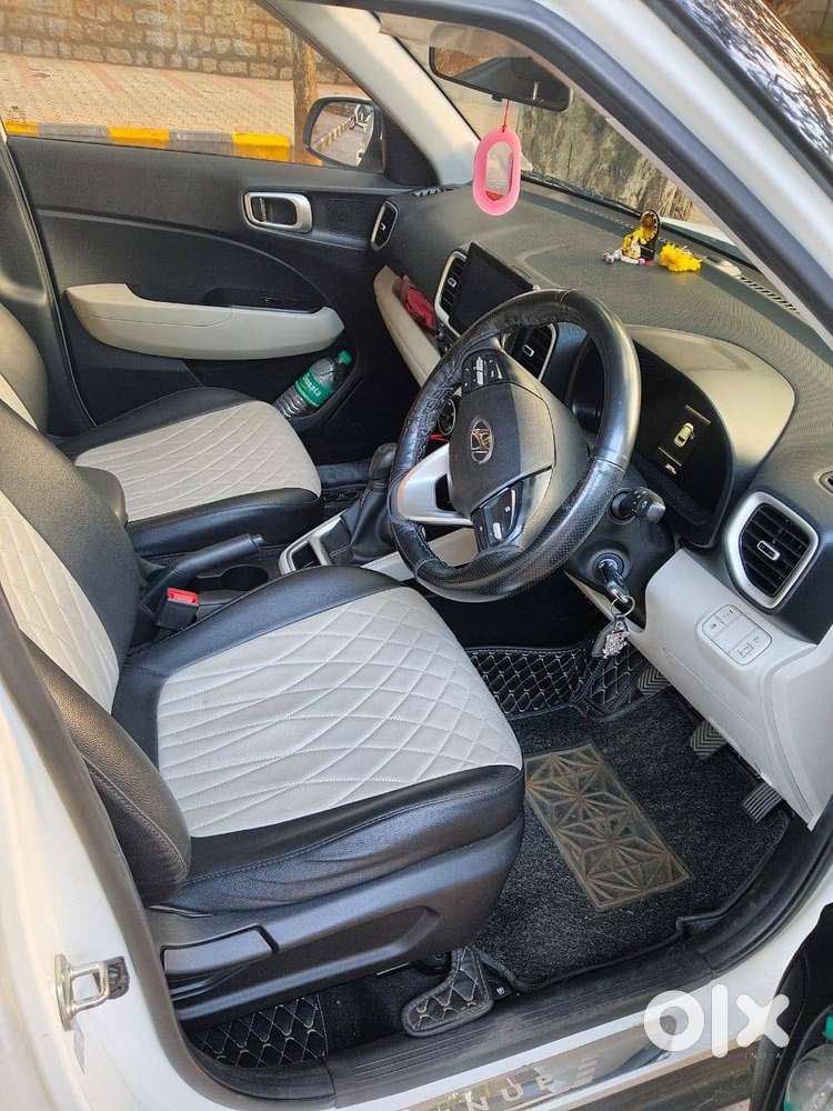 Hyundai Venue 2023 Petrol Well Maintained