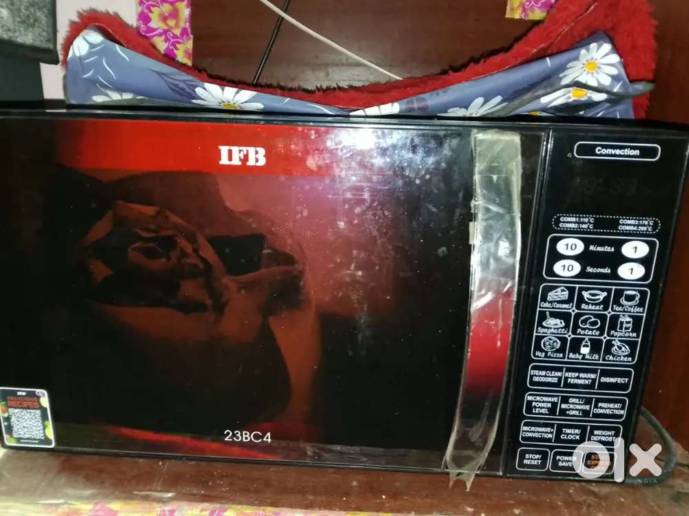 Microwave convention oven