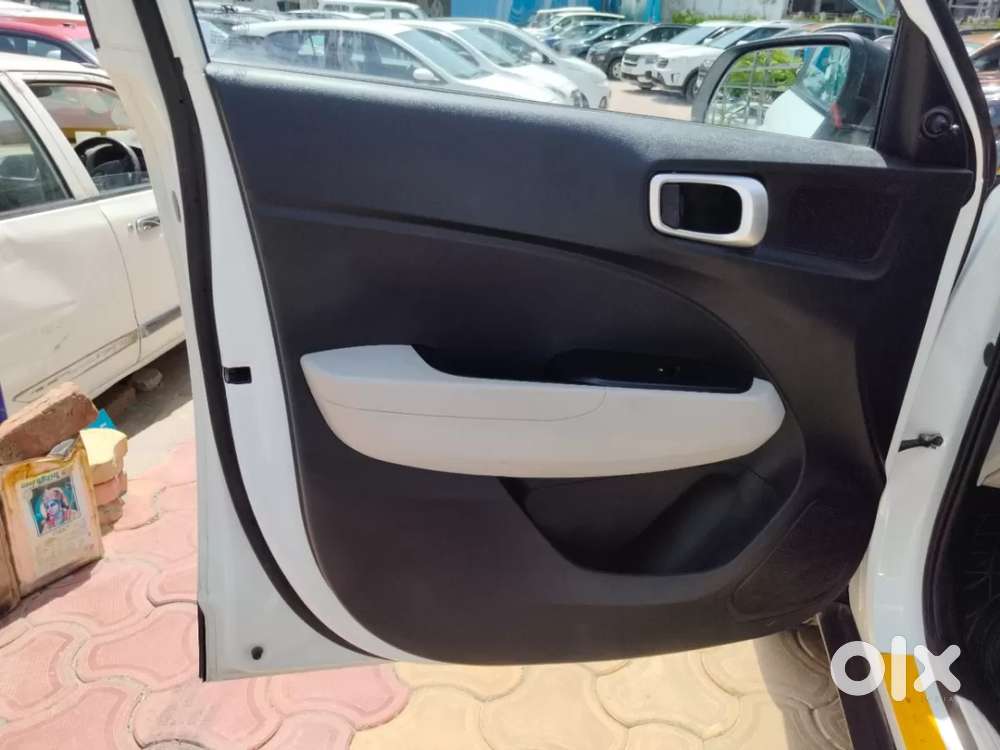 Hyundai Venue E 1.2 Petrol, 2022, Petrol