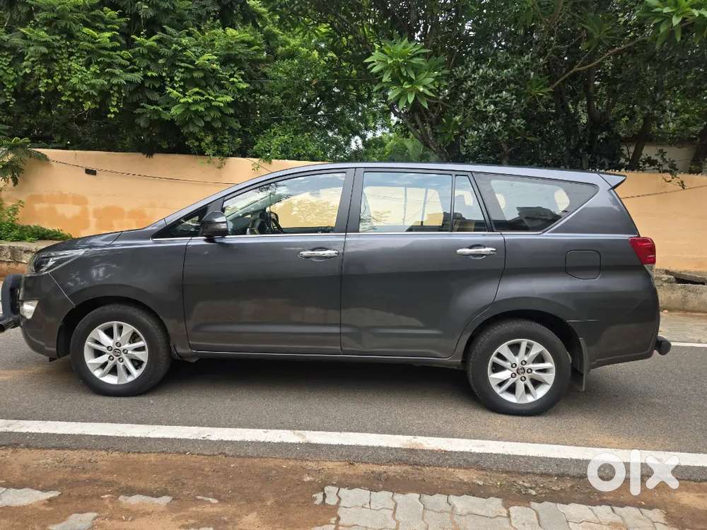 Toyota Innova Crysta Vx  8 Seater  Vip No. 5555