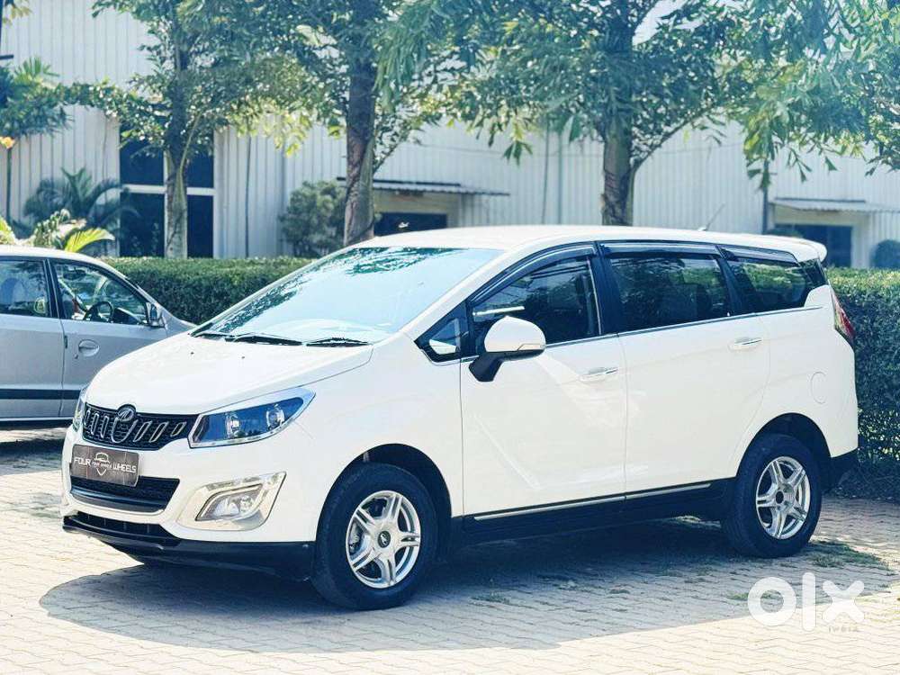 Mahindra Marazzo M6, 2018