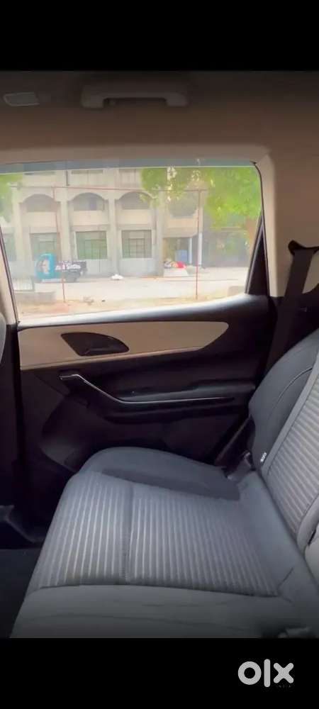 Brand New Mahindra Xuv 2026 Automatic Ax5 7 Seater Black Color