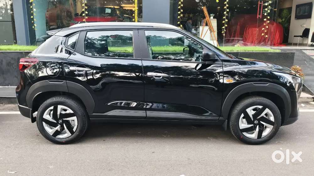 Nissan Magnite1.0 Visa Plus Black  2025 Petrol Well Maintained