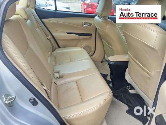 Toyota Yaris V Cvt, 2018, Petrol