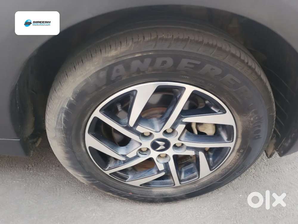 Mahindra Xuv 3xo Ax5 Pm Mt, 2024, Petrol