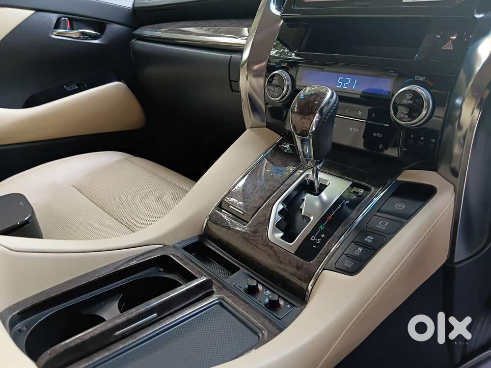 Toyota Vellfire Vip – Executive Lounge, 2022, Petrol