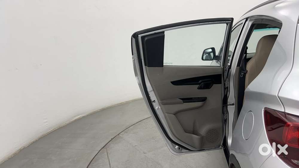 Mahindra Kuv 100 2016-2017 Mfalcon G80 K8, 2016, Petrol