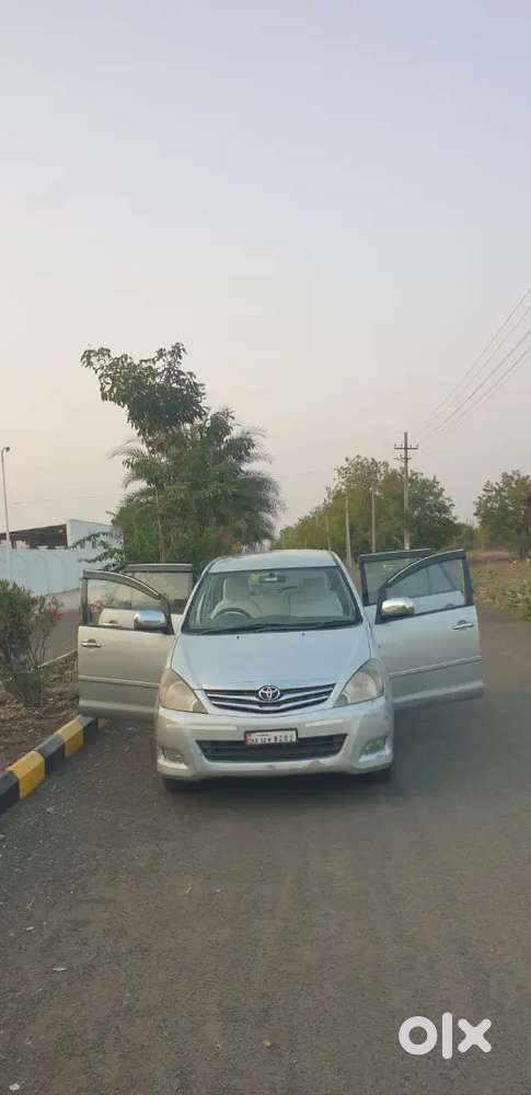 Toyota Innova 2.0 Vx Petrol 2010
