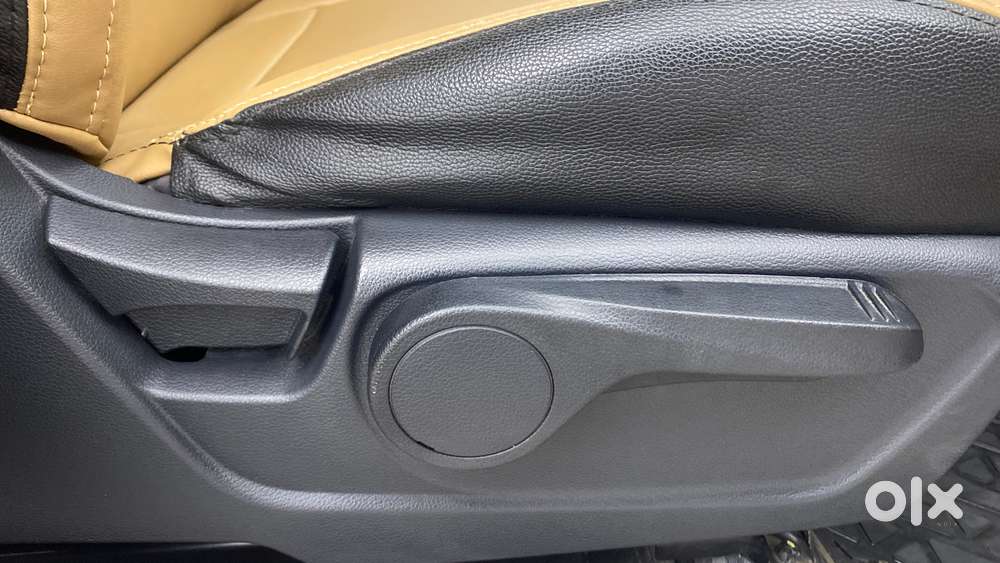 Mahindra Xuv300 W8, 2021, Petrol