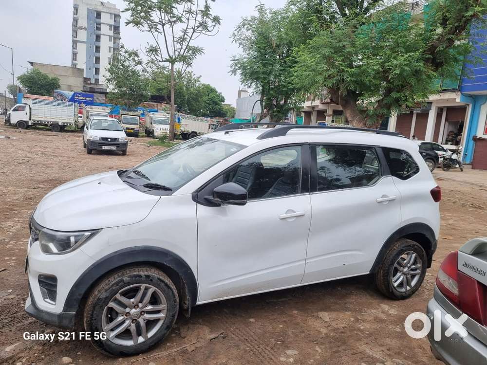 Renault Triber Rxz, 2022, Petrol