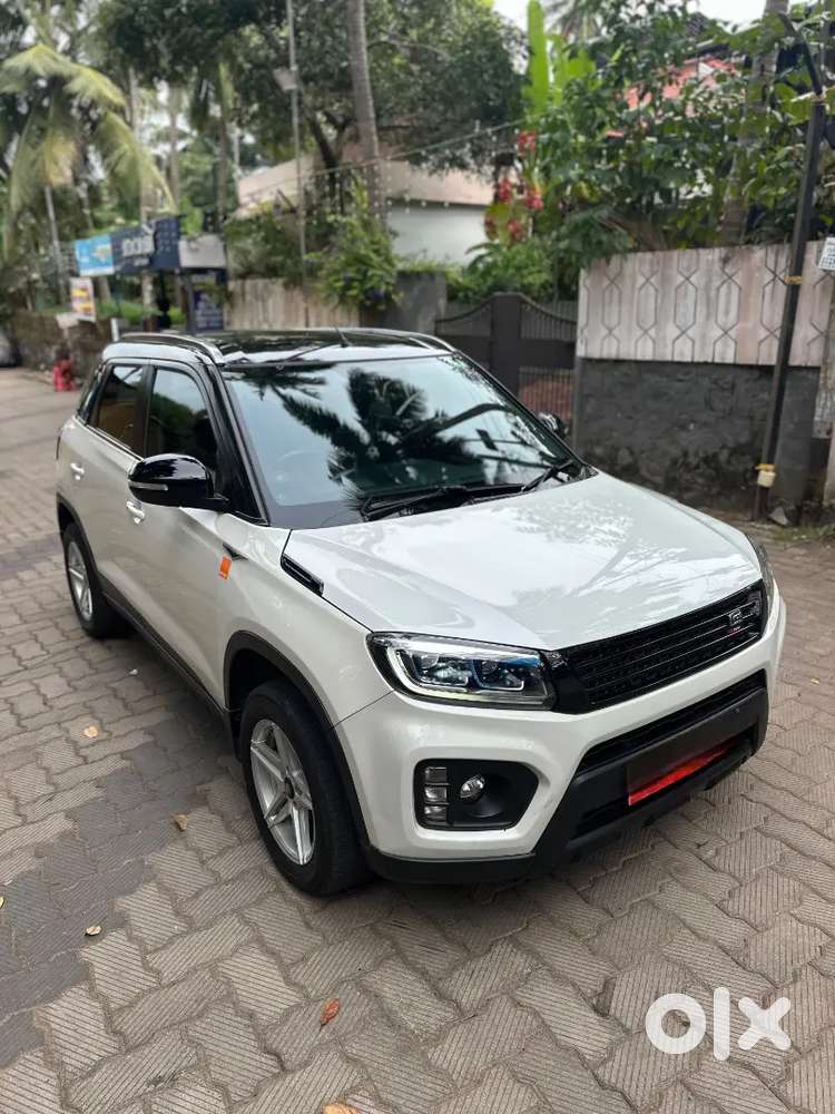 2017 Maruti Suzuki Brezza Zdi+ Dual Tone