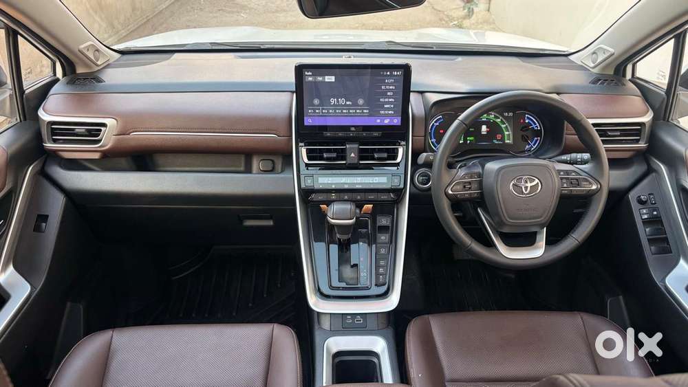 Toyota Innova Hycross, 2025, Petrol