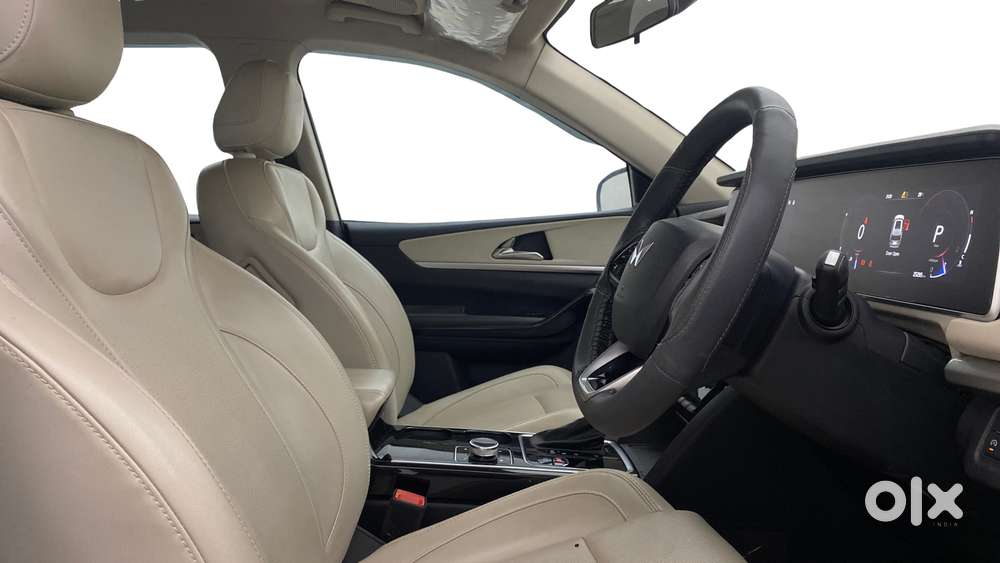 Mahindra Xuv700 2.0 Ax 7 Petrol At Luxury Pack Str, 2023, Petrol