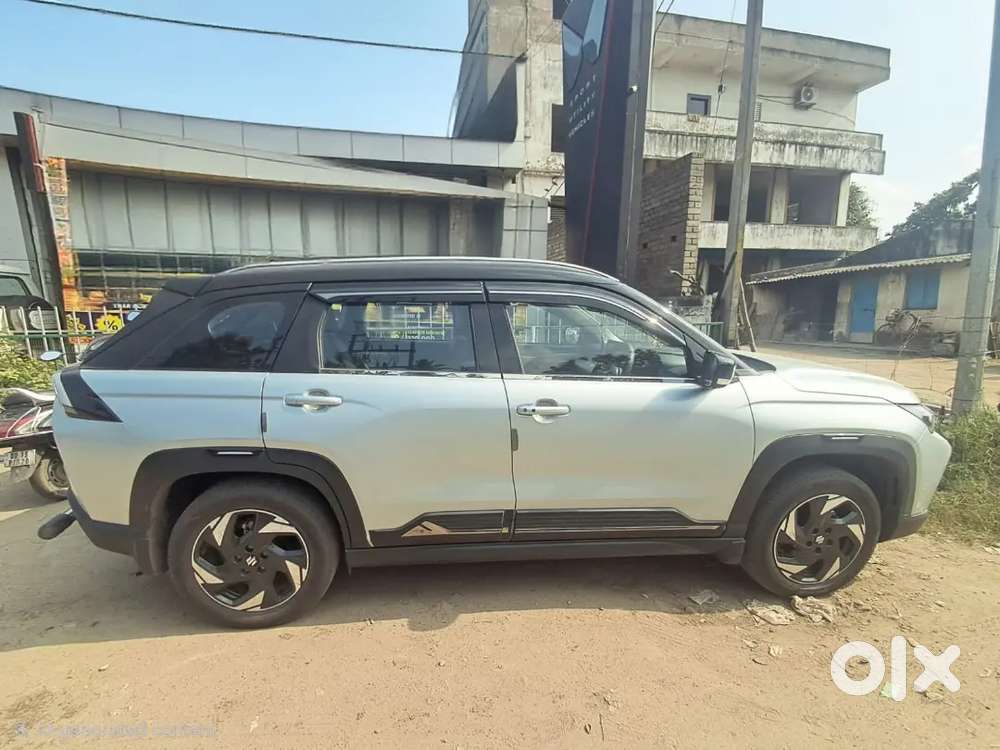 Maruti Suzuki Victoris Petrol 1