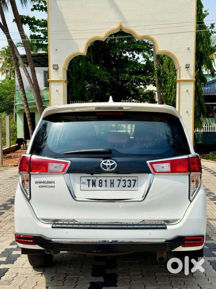 Toyota Innova Crysta [2020-ongoing] 2.4 Gx 8 Str, 2023, Diesel