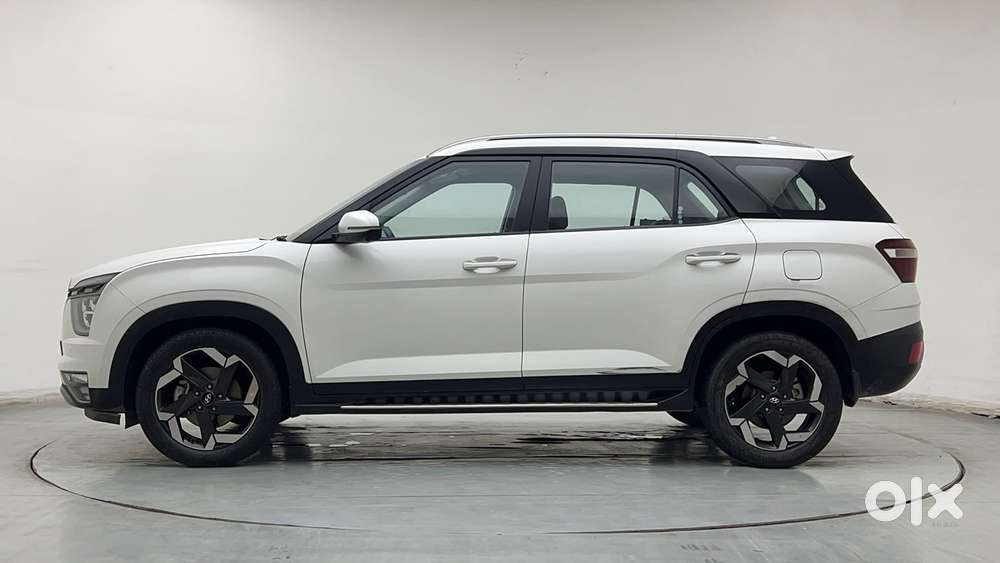 Hyundai Alcazar 2.0 Signature (o) Petrol At 6 Str, 2022, Petrol