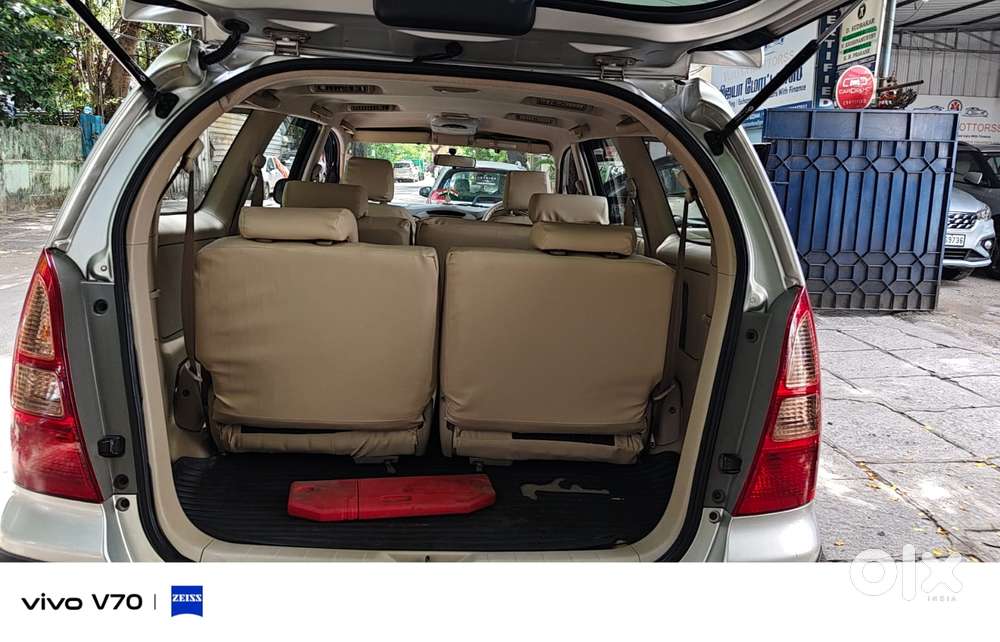 Toyota Innova 2.5 V Diesel 8-seater, 2008, Diesel