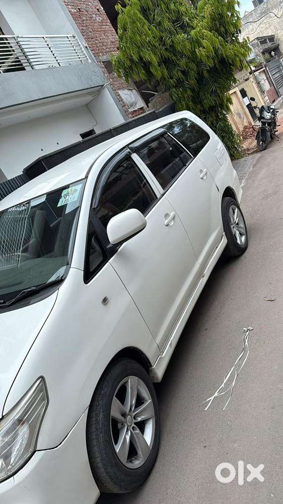 Toyota Innova 2014 Diesel 110000 Km Driven