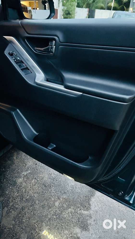 Toyota Innova Hycross Petrol 2024