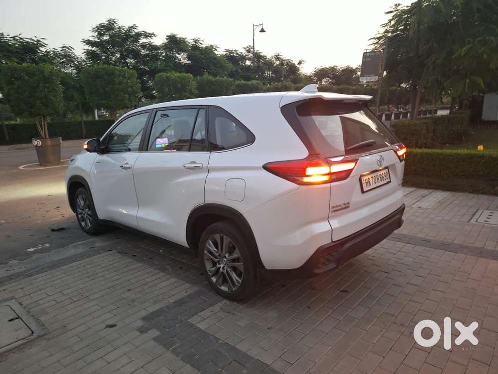 Toyota Innova Hycross 2.0 Zx (o) Hybrid 7 Str, 2024, Petrol