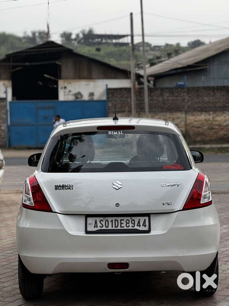 Maruti Suzuki Swift Vxi Optional, 2017, Petrol