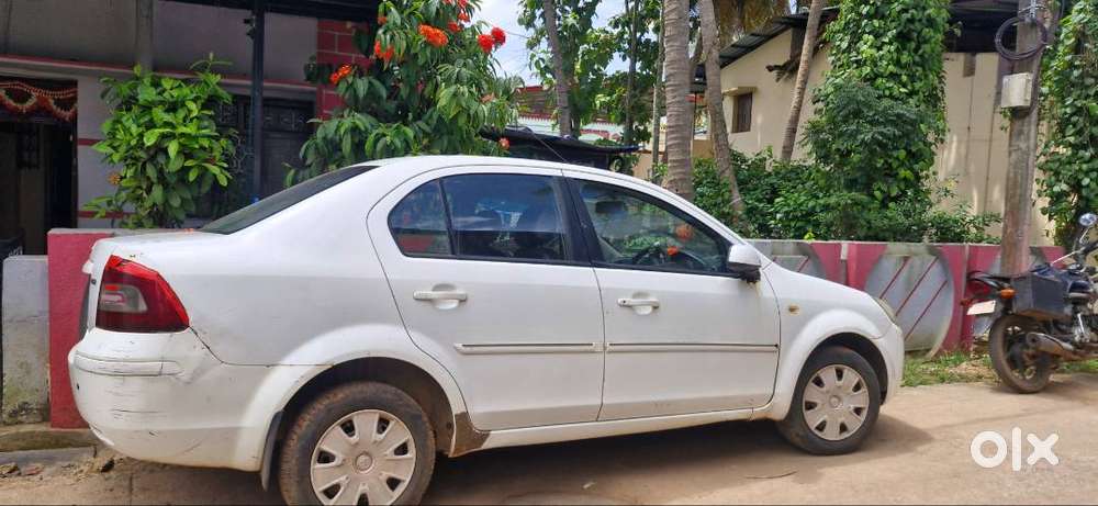 Diamond White Exterior Manual Transmission Powerful And Refined Engine