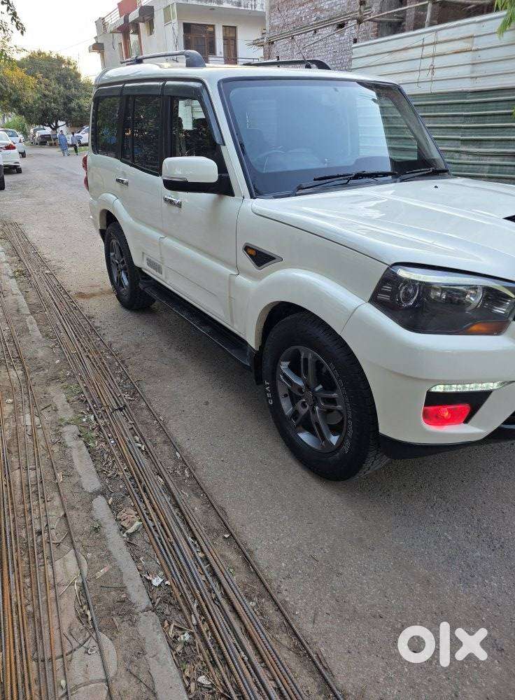 Mahindra Scorpio S8, 2015, Diesel