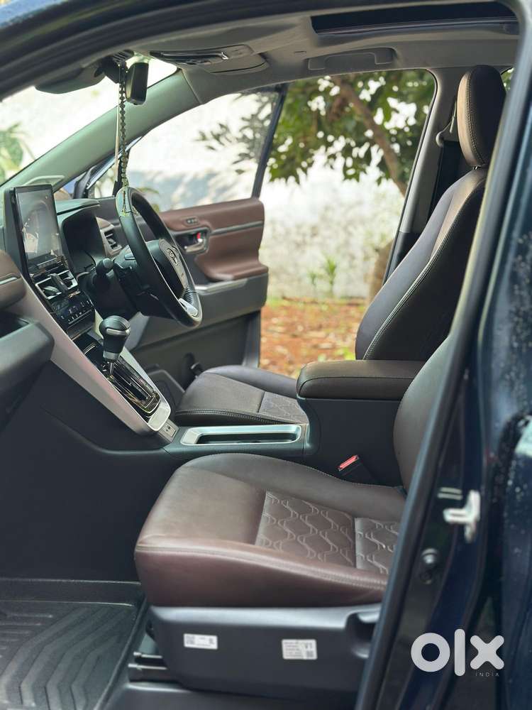 Toyota Innova Hycross 2.0 Zx (o) Hybrid 7 Str, 2024, Petrol