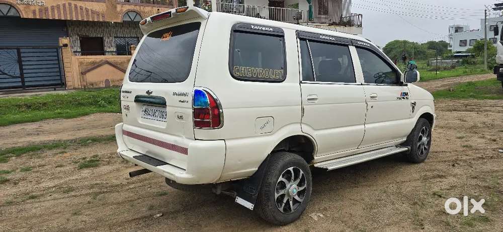 Chevrolet Tavera Neo 2014