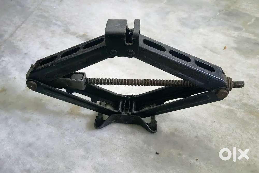 Chevrolet Beat Tire And Jack
