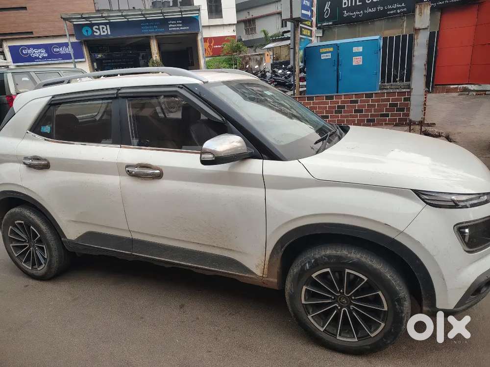 Hyundai Venue 2021 Petrol Well Maintained
