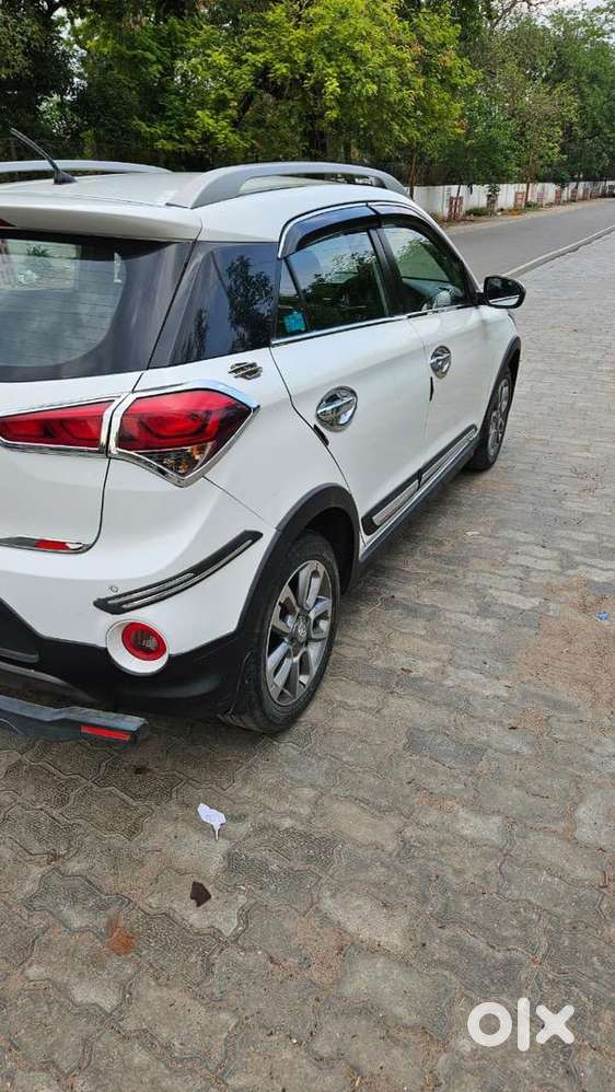 Hyundai I20 Active S Model Petrol 2017 July 1 Owner 90000km Driven