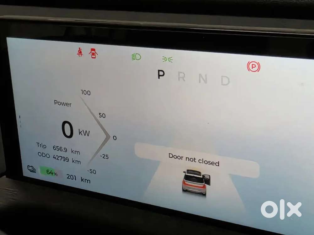 Mg Windsor Ev 2025 Electric 42000 Km Driven