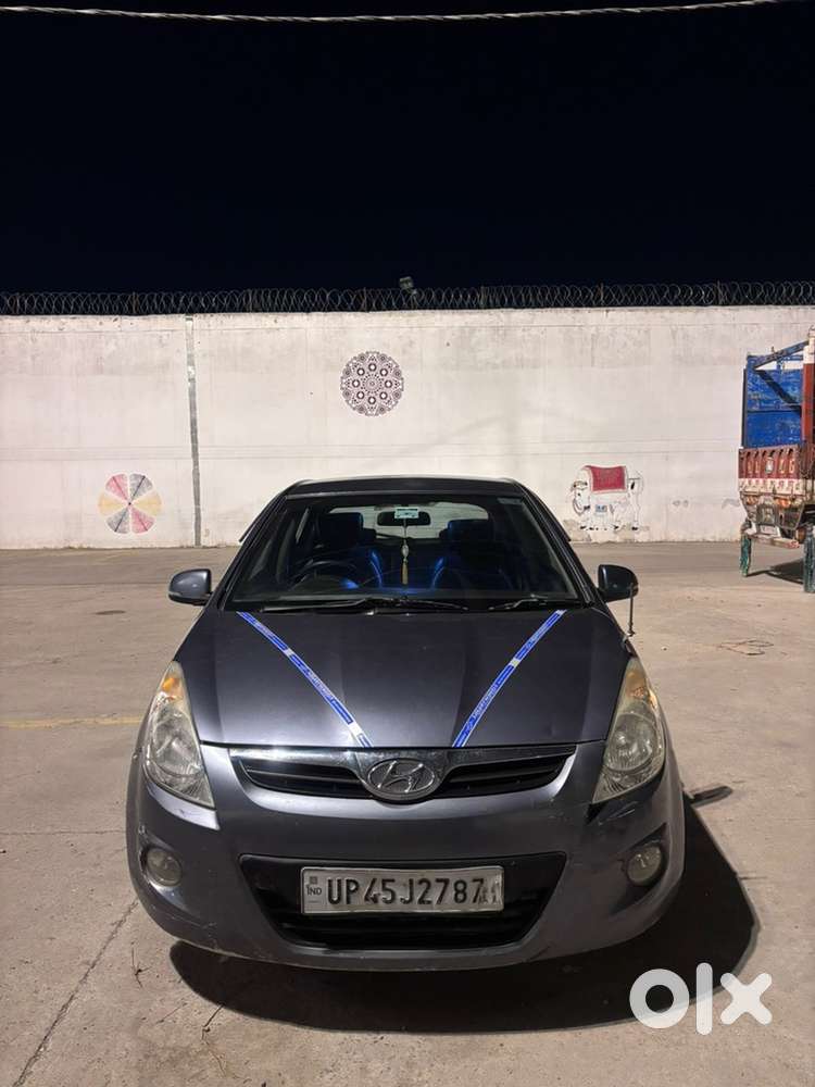 Hyundai I20 Asta Top Model Petrol +cng With 2011 Model Paper Work Done