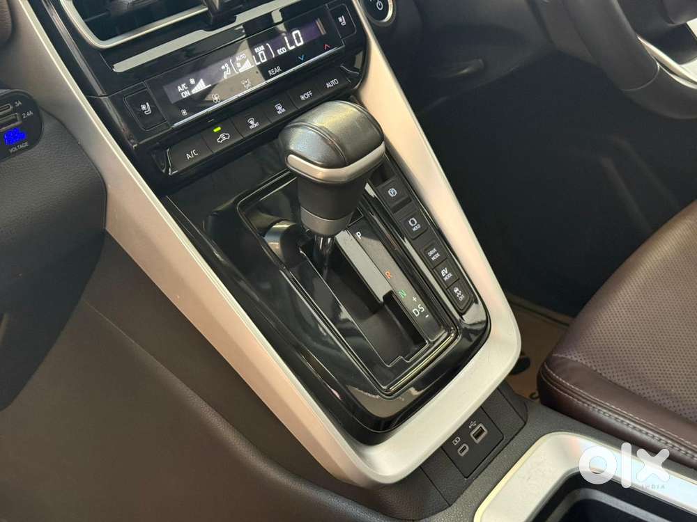 Toyota Innova Hycross 2.0 Zx Hybrid 7 Str, 2023, Petrol