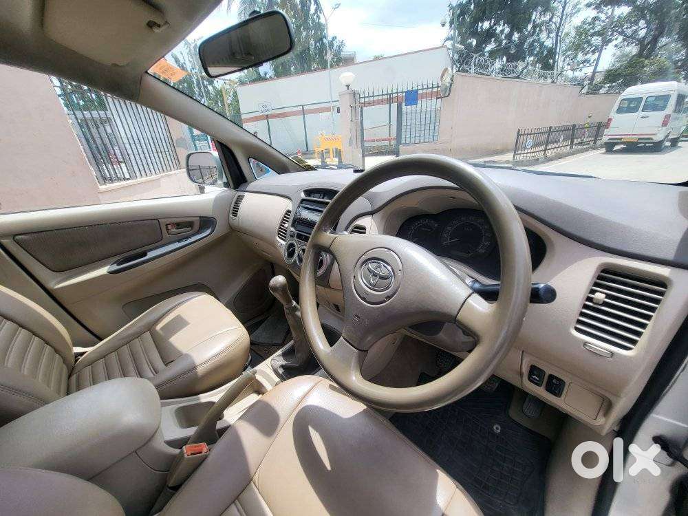 Toyota Innova 2.0 G (petrol) 8 Seater Bs Iv, 2005, Petrol