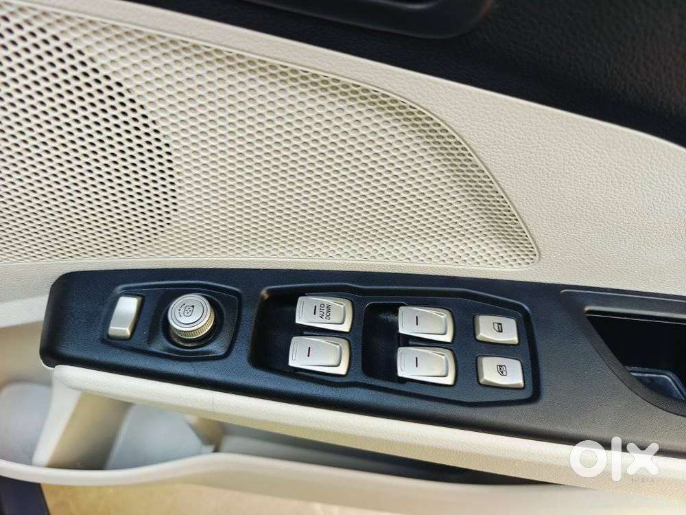 Mahindra Xuv300 W6, 2023, Petrol